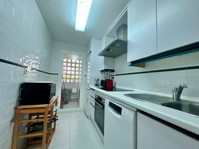 Foto 3726f98c-1a94-4b4e-ba7c-3da9a6f59db9. Location rez-de-chaussée avec parking piscine dans La Dama de Noche - La Alzambra Marbella