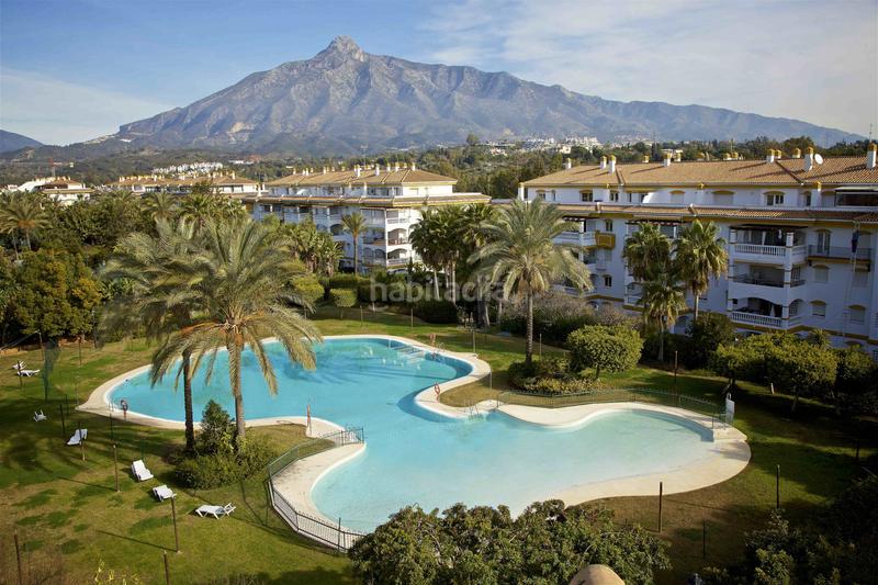 Foto 6d30c08d-67d9-41d4-afa4-93cc6369e62c. Location rez-de-chaussée avec parking piscine dans La Dama de Noche - La Alzambra Marbella