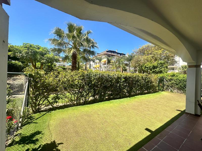 Foto a2d0a881-731e-44b7-b3ed-58d38da363b4. Location rez-de-chaussée avec parking piscine dans La Dama de Noche - La Alzambra Marbella