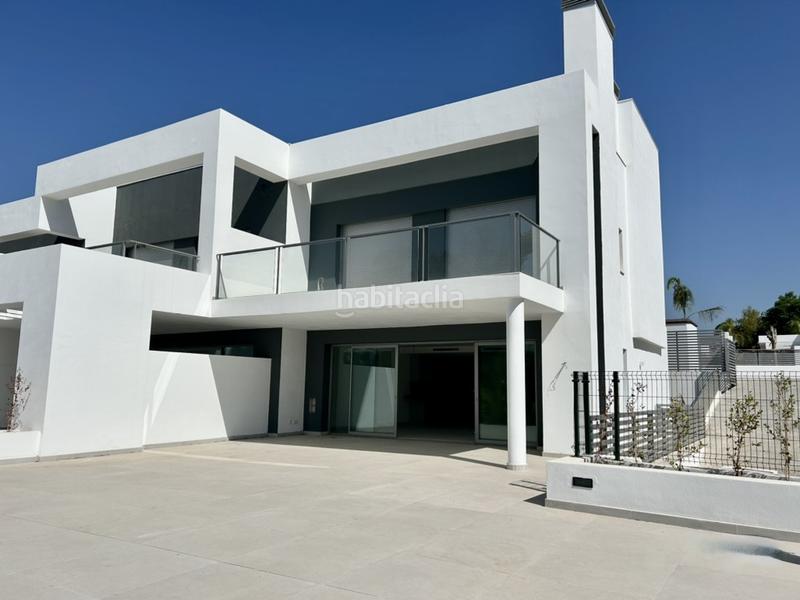 Foto 1748fb5e-a464-4ea4-a509-b23388f75a5f. Casa pareada en alta vista-alta vista 39 espectacular casa adosada de esquina en guadalmina alta en Marbella