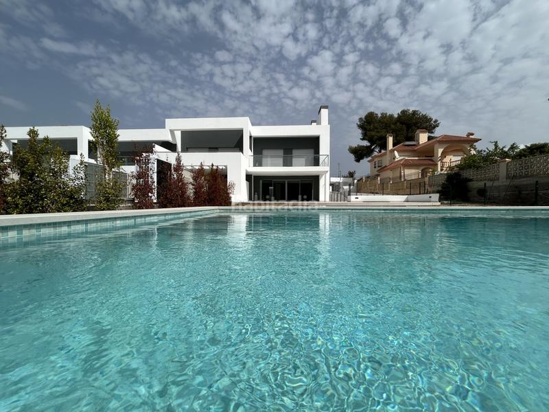 Foto 86ce5260-a2f6-4877-8b9a-ed8b07e64984. Casa pareada en alta vista-alta vista 39 espectacular casa adosada de esquina en guadalmina alta en Marbella