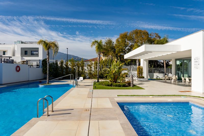 Foto a302e58c-572a-4e0e-9aa4-c5df3828b9d4. Casa aparellada amb aparcament piscina a San Pedro de Alcántara Pueblo Marbella