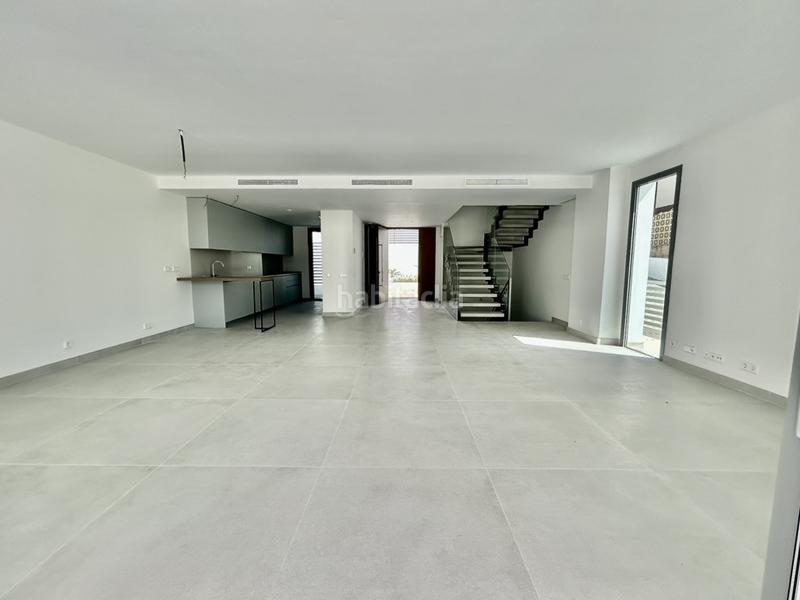 Foto c18ab8bd-9dfa-4144-a38e-c504732f6c97. Casa pareada en alta vista-alta vista 39 espectacular casa adosada de esquina en guadalmina alta en Marbella