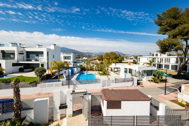 Foto cb05ec0f-b33d-47bd-94fe-f65732fc51c4. Casa aparellada amb aparcament piscina a San Pedro de Alcántara Pueblo Marbella
