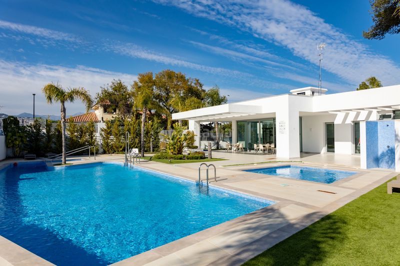 Foto d35180ec-0b9d-4813-b17f-37d38dfbbb8b. Casa aparellada amb aparcament piscina a San Pedro de Alcántara Pueblo Marbella