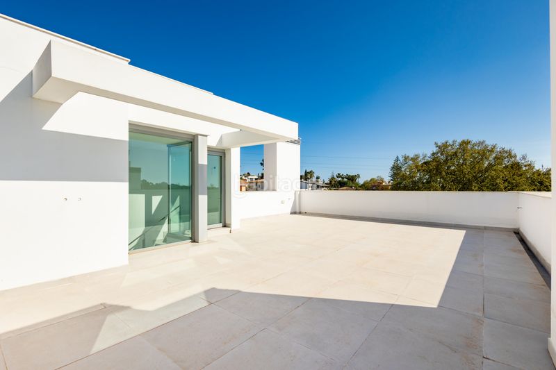 Foto e7694b69-0f59-4e09-b5eb-32508c9e03a5. Casa aparellada amb aparcament piscina a San Pedro de Alcántara Pueblo Marbella