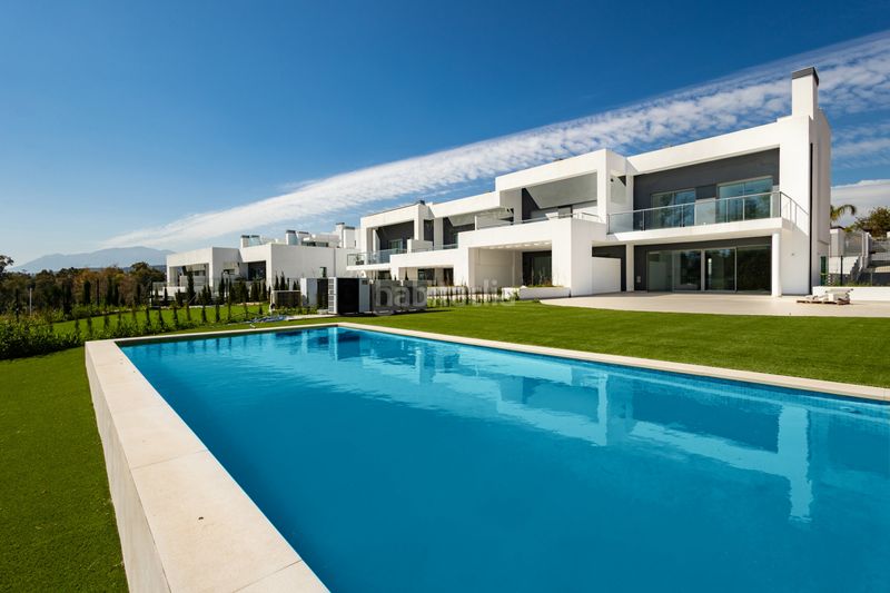 Foto fed99879-e4c0-444d-bc39-aa76507aa134. Casa aparellada amb aparcament piscina a San Pedro de Alcántara Pueblo Marbella