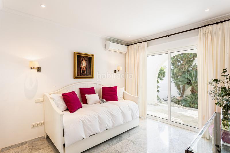 Foto b7a441ba-4866-4f9f-a90b-6a1e8f0c3e19. Casa en del lobo-ur Los Monteros 7 villa de lujo de 5 dormitorios en Los Monteros playa junto al mar y con piscina privada en Marbella