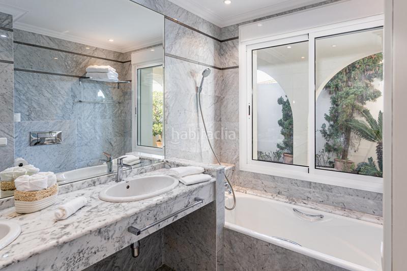 Foto cd5e1388-db8e-43c1-97e7-61efc6f4a37a. Casa en del lobo-ur Los Monteros 7 villa de lujo de 5 dormitorios en Los Monteros playa junto al mar y con piscina privada en Marbella