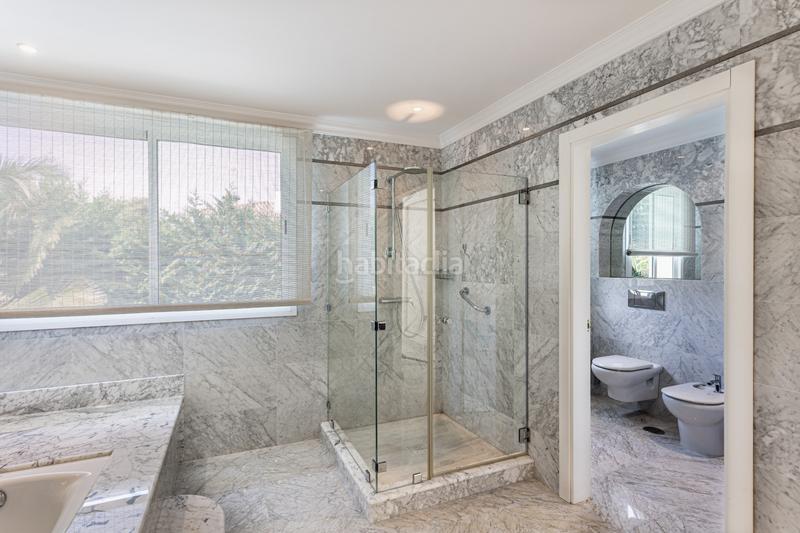 Foto cf7caf84-869a-457b-bd9c-15d9df402a21. Casa en del lobo-ur Los Monteros 7 villa de lujo de 5 dormitorios en Los Monteros playa junto al mar y con piscina privada en Marbella