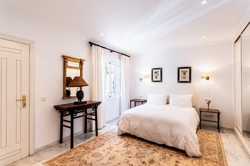 Foto ffbf4b1e-6c1b-4e33-bdc9-c3f8ffa76e34. Casa en del lobo-ur Los Monteros 7 villa de lujo de 5 dormitorios en Los Monteros playa junto al mar y con piscina privada en Marbella