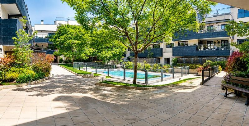 Foto 474a4499-df62-436d-8008-dba09235f7bb. Àtic amb calefacció aparcament piscina a Corralejos-Campo de las Naciones Madrid
