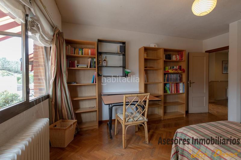Foto 180d5270-a9ad-4c54-b254-bf8dd5ae996d. Casa adossada amb calefacció aparcament a Peñagrande Madrid