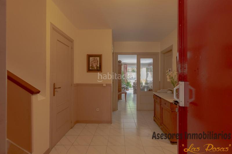 Foto 305e0147-d41c-4ebd-baa9-5f4b02f0a897. Casa adossada amb calefacció aparcament a Peñagrande Madrid