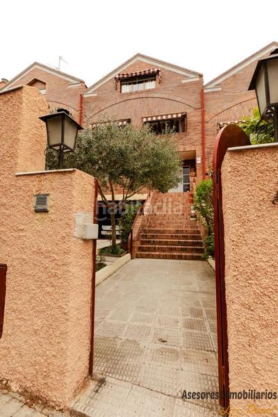 Foto 421551b4-ce3e-4ce1-834c-6cdc01995ece. Casa adossada amb calefacció aparcament a Peñagrande Madrid