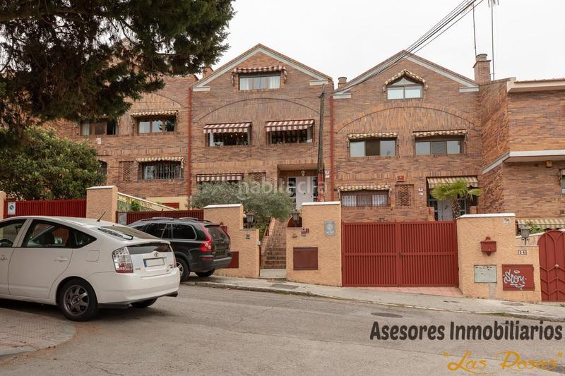 Foto a04fe31c-d53f-4f35-bcd8-0cbf9b7ba256. Casa adossada amb calefacció aparcament a Peñagrande Madrid