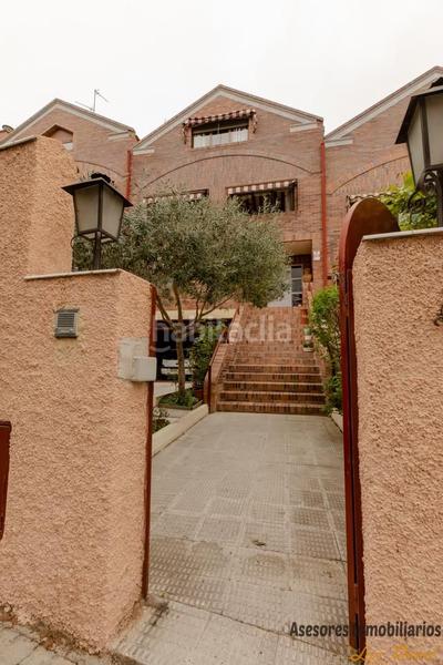 Foto a4c68b9a-169a-4b11-a9b9-8d153a477ec7. Casa adossada amb calefacció aparcament a Peñagrande Madrid