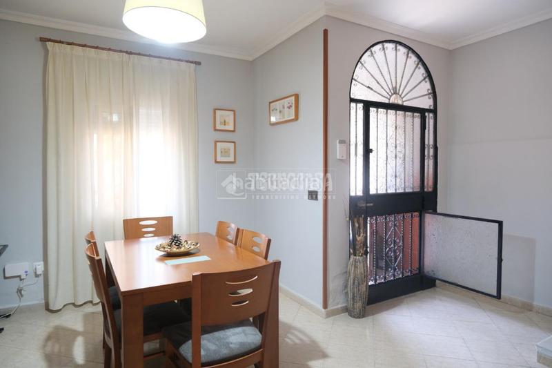 Foto 1885c6c4-1202-47ed-a739-22158fb62388. Casa aparellada a El Cerro Sevilla