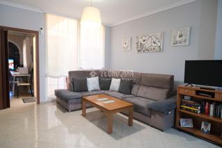Maison jumelée à El Cerro. Casa en venta en sevilla