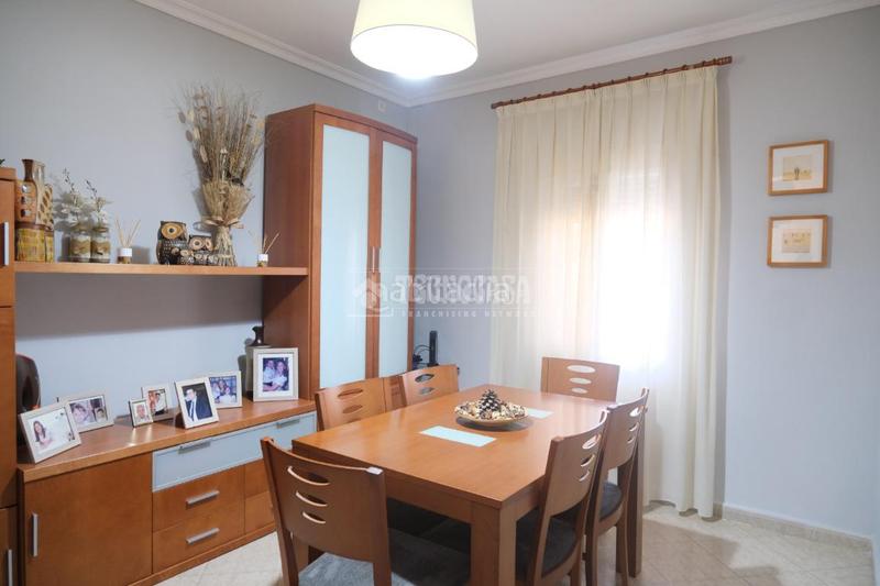 Foto a165bac3-f972-4ea0-afed-2134b412257e. Casa aparellada a El Cerro Sevilla