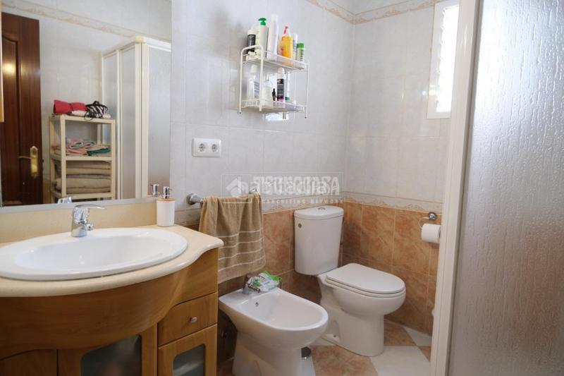 Foto b503e084-7919-40dd-b2cc-e00d3aa88d10. Casa aparellada a El Cerro Sevilla