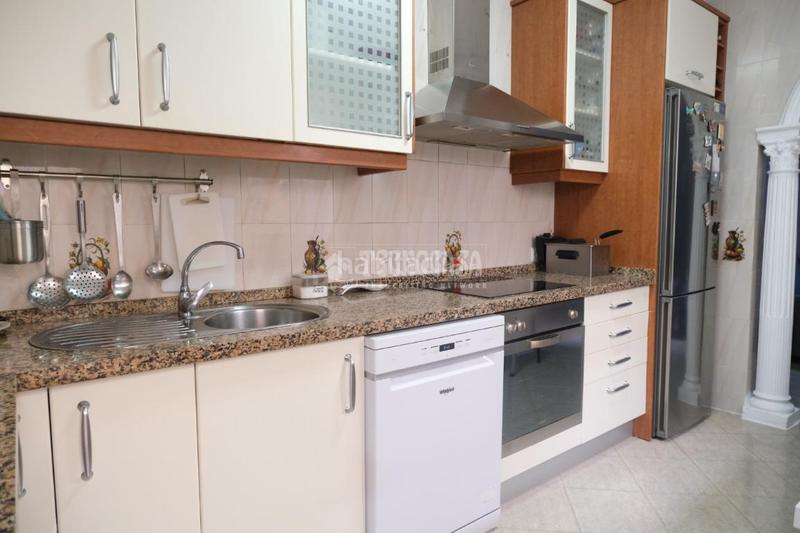 Foto c726c717-26ca-4c48-8265-1adfb55ad184. Casa aparellada a El Cerro Sevilla