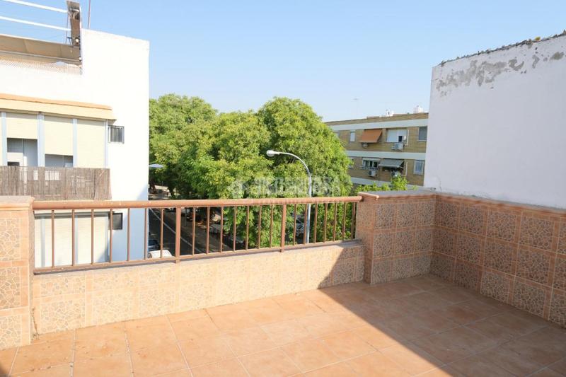 Foto d51288c8-2b36-4f62-a78c-806b6895dc4f. Alquiler casa pareada casa en alquiler en El Cerro Sevilla