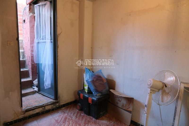 Foto f8c7c830-3833-42f5-9a18-136c06c7f424. Casa pareada casa en venta en La Plata Sevilla