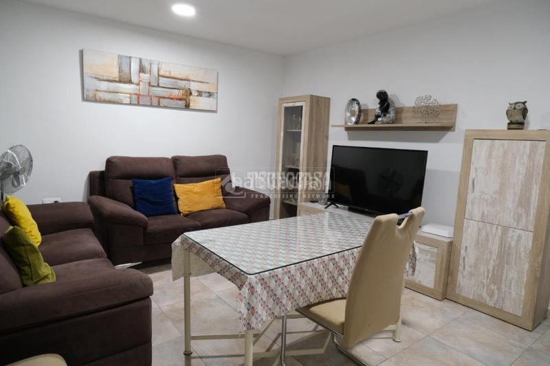 Foto 263985df-2505-488f-9fce-ad62ae0bf4de. Casa aparellada a La Plata Sevilla