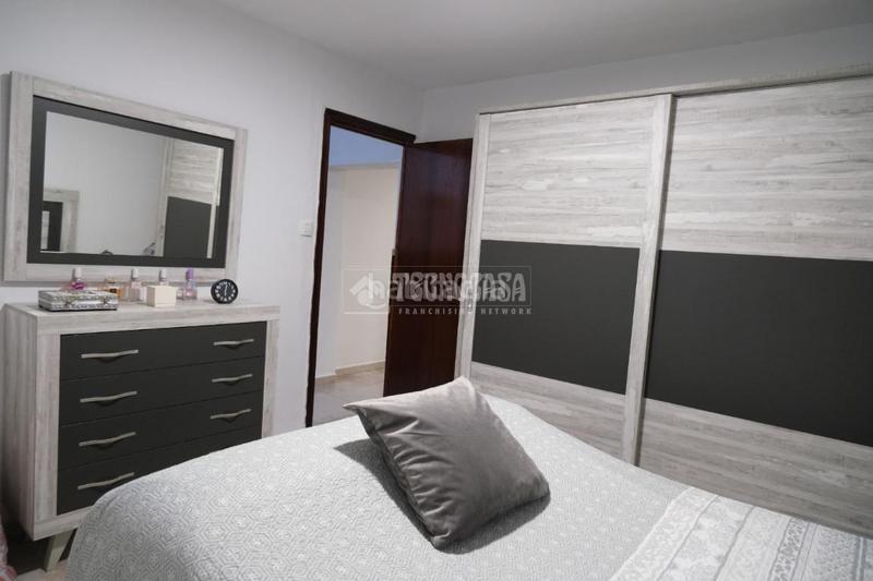 Foto 4ecafe1d-a3e8-4bed-aabe-b2378877ea9c. Casa aparellada a La Plata Sevilla