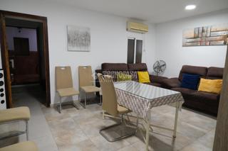 Casa aparellada a La Plata. Casa en venta en sevilla