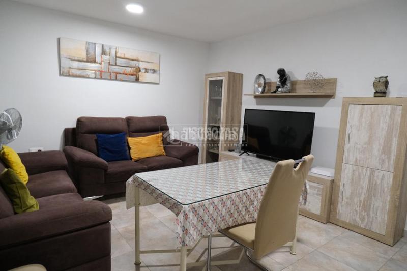 Foto 8cd83f63-7373-4f78-83a2-a250b8968538. Casa aparellada a La Plata Sevilla