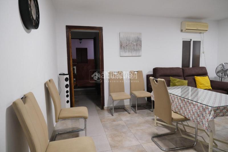 Foto 99cc3261-b962-438f-82fb-eb64dc42a815. Casa aparellada a La Plata Sevilla