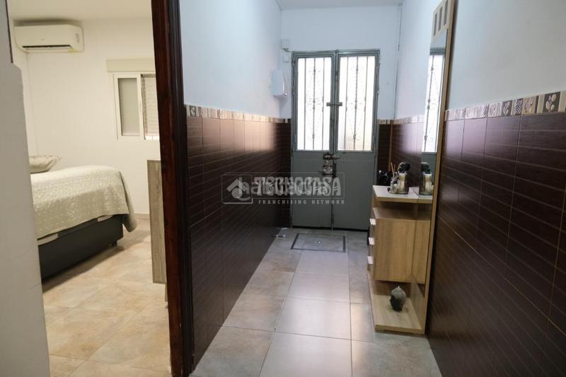 Foto c4d496e3-67ec-4fe7-8803-2ed946e4c9b6. Casa aparellada a La Plata Sevilla