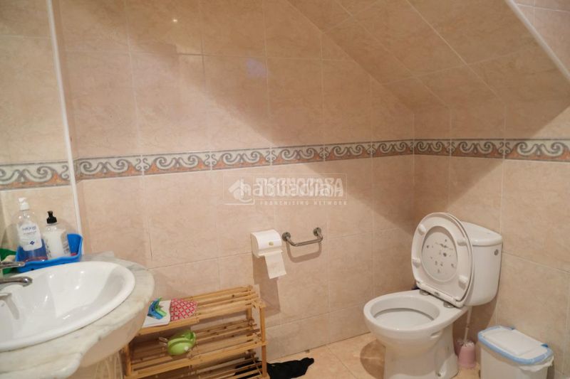 Foto 6eac0aa2-da1d-483d-a7ae-1a83163d2484. Casa aparellada a La Plata Sevilla