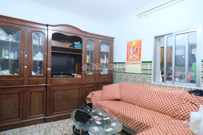 Foto 7b2e186c-6662-4e52-aede-9742b67c3497. Casa aparellada a La Plata Sevilla