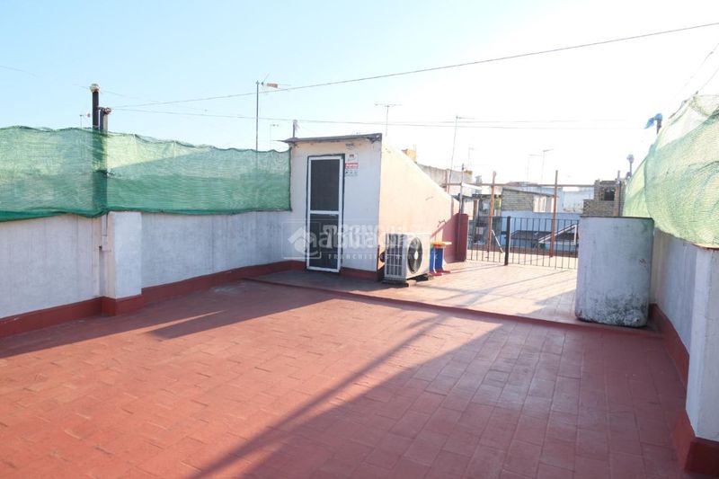 Foto d59274a4-7e3c-4076-a98a-92fcb8b0e873. Casa aparellada a La Plata Sevilla