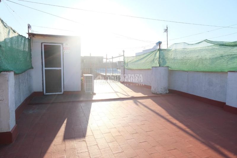 Foto e10c0046-f47b-4c8d-ad07-15ff5ae970ee. Casa aparellada a La Plata Sevilla