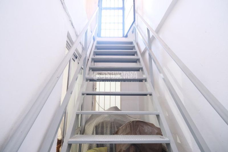 Foto e7800678-b853-4782-8740-aff6b0846753. Casa aparellada a La Plata Sevilla