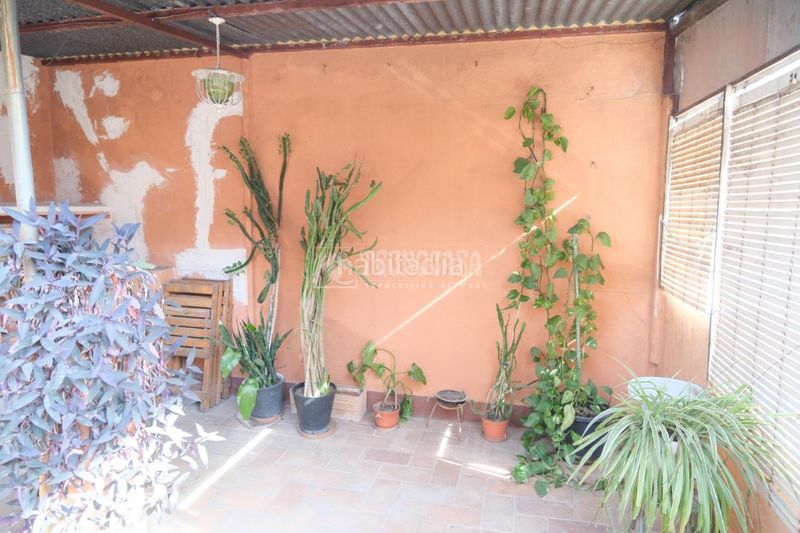Foto 40f2122a-110b-4a7e-9f46-23e5f41ee5f6. Casa aparellada a La Plata Sevilla