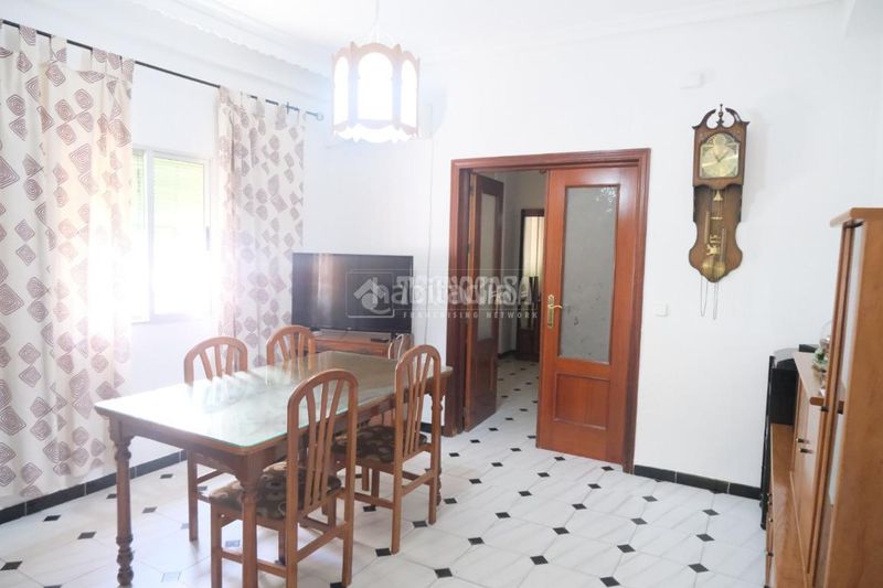 Foto 7f89c491-31e9-40aa-bebf-8712a979a40f. Casa aparellada a La Plata Sevilla