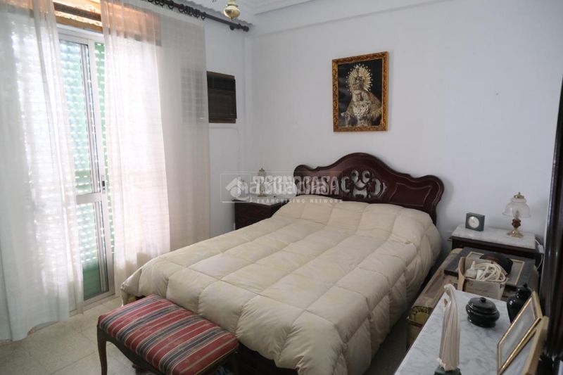 Foto d04a91b4-cbb3-4a31-b658-9b15d4695721. Casa aparellada a La Plata Sevilla