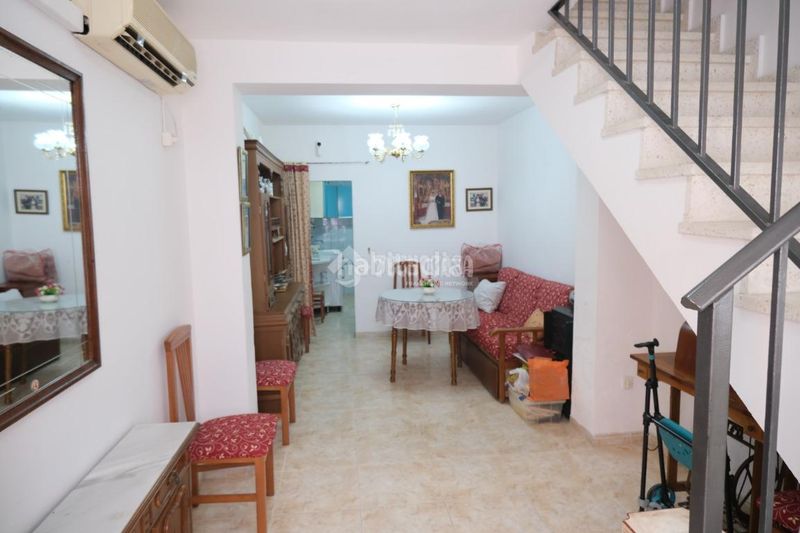 Foto 4aedb91f-17c9-4ac3-b029-21ee5aaeb33f. Casa aparellada a La Plata Sevilla
