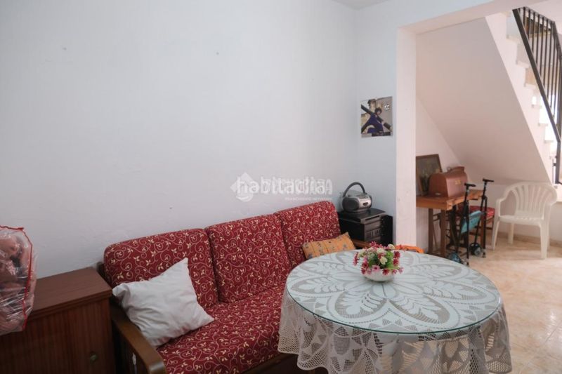 Foto 55505244-993f-435c-9e1b-59e1ee43c2a8. Casa aparellada a La Plata Sevilla