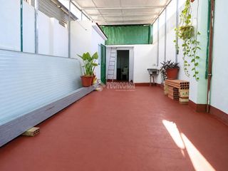 Casa aparellada a La Plata. Casa en venta en sevilla
