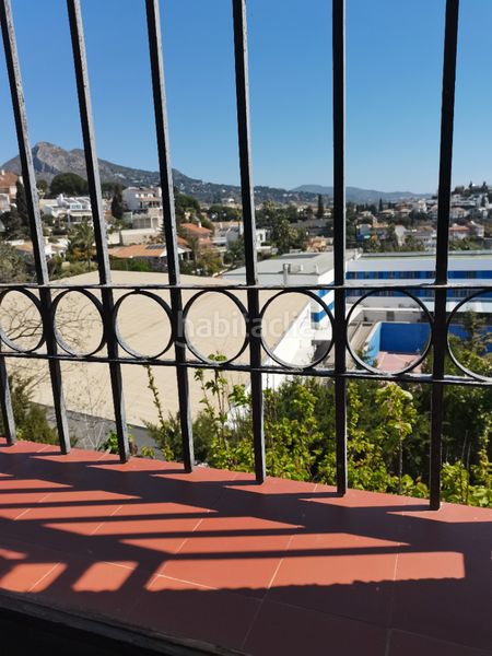 Foto 639459aa-2d99-43b3-b321-944789d2d6ba. Chalet con camino riscaldamento parcheggio piscina in Málaga