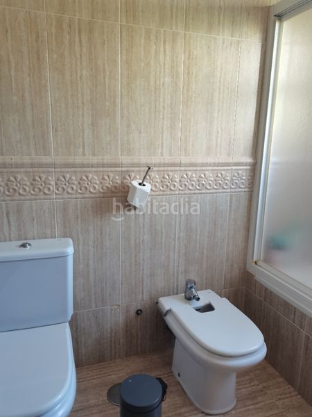 Foto b32c6340-e6d2-4c8a-9870-8d802a53d584. Chalet con camino riscaldamento parcheggio piscina in Málaga