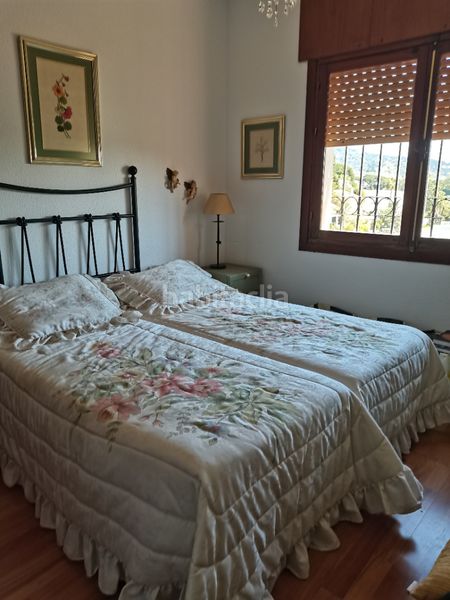 Foto e402d071-239a-473b-80b6-97656f00eea7. Chalet con camino riscaldamento parcheggio piscina in Málaga