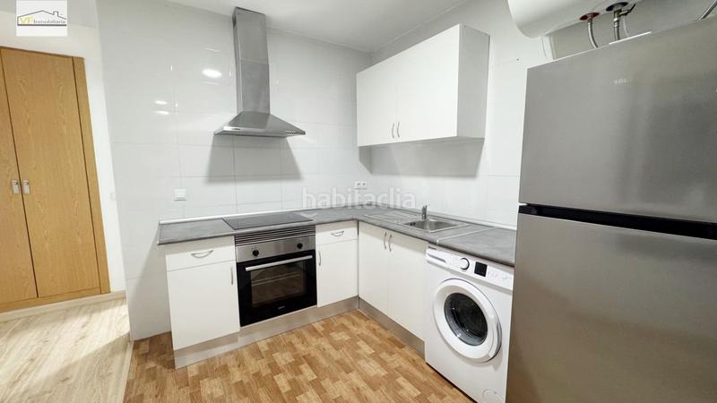 Foto 2c6f7076-f65d-4736-aae4-510c74a5dd26. Estudi amb aparcament a Parque Victoria Eugenia Málaga