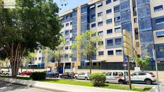 Aparcament cotxe  Plaza jacques cousteau. Buscas parking en esta zona?